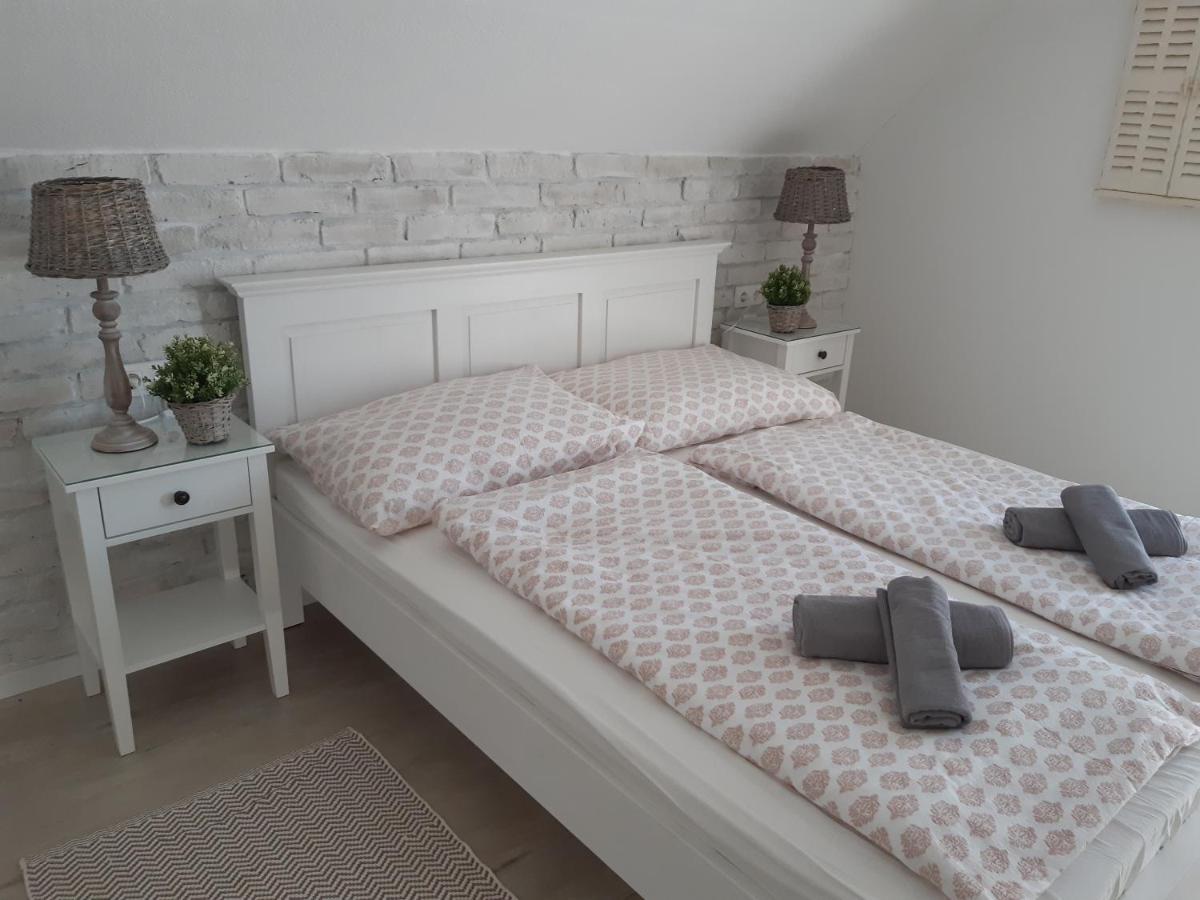 Apartman Soos -- Only For Relaxation, Not For Party! Шиофок Экстерьер фото