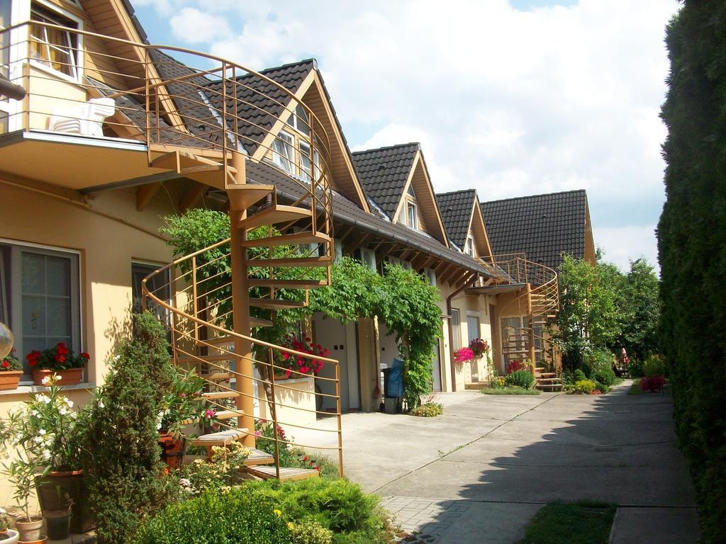 Apartman Soos -- Only For Relaxation, Not For Party! Шиофок Экстерьер фото